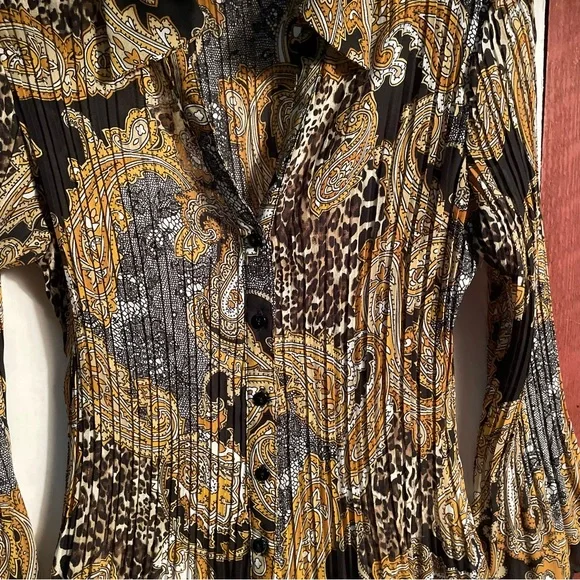 Petite Sunny Leigh ladies top PM with Bell shaped sleeves. Elegant, Romantic - Picture 2 of 7